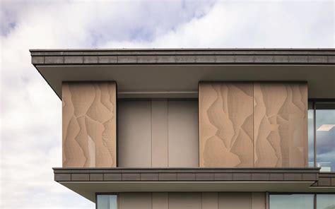 De gemeente telt 23.756 inwoners (1 januari 2021, bron: Renovatie van het gemeentehuis in Oldebroek - EQUITONE