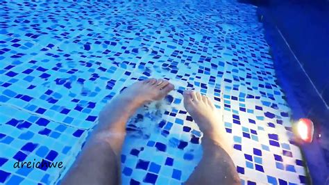 fétichisme des pieds dans une grande piscine xhamster