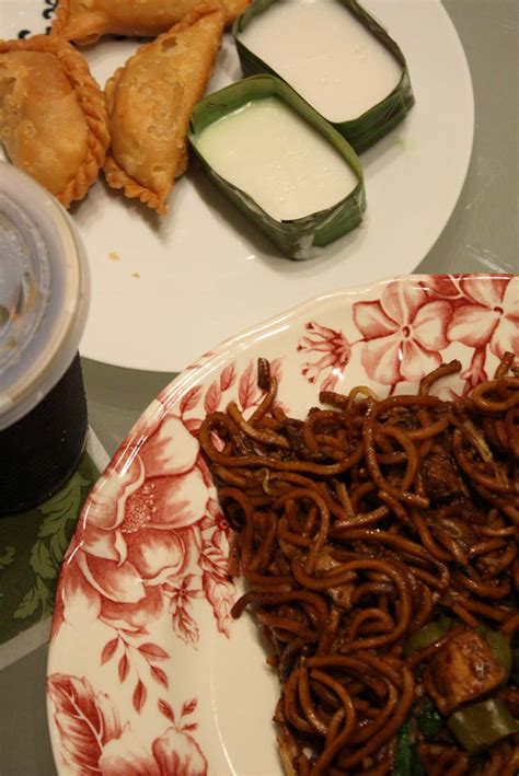 Kompashailmey Mee Goreng Lambak Tepung Pelita Dan Karipap Sardin