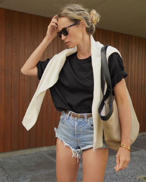 Le Fashion A Chic Way To Pull Off Super Short Denim Shorts