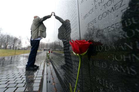 Medal Of Honor Recipients Vietnam Heroes Visit The Wall Article The United States Army