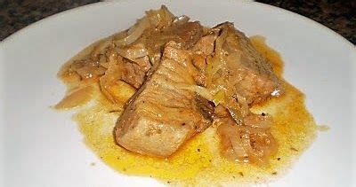 Cooked with onions) is a fish stew from ecuador, where it is regarded as a national dish. ATÚN ENCEBOLLADO AL ESTILO CONIL | Atún encebollado ...
