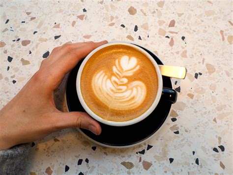 Dort gehen besucher bei kaffee und kuchen mit den vierbeinern auf tuchfühlung. Kaffee trinken (und kaufen) und Kuchen essen bei Five ...