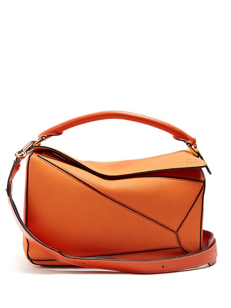 The first bag designed after jonathan anderson was appointed creative director in 2014, the puzzle bag from loewe exudes modern artistry with its innovative cuboid shape that takes 524 actions to complete and perfect. Lyst - Loewe Puzzle Leather Bag in Orange