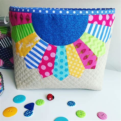 Quilted Project Zippered Bag Sewing Crafts Colorful Quilts Quilting