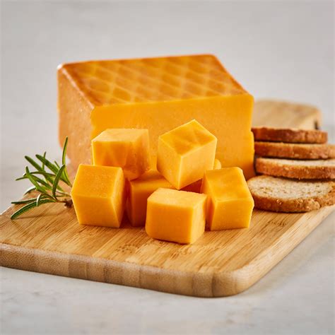 Smoked Cheddar Cheese 8oz Rons Wisconsin Cheese