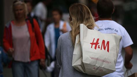 H & m hennes & mauritz gbc ab is responsible for. H&M poursuit son expansion dans le commerce en ligne en Europe