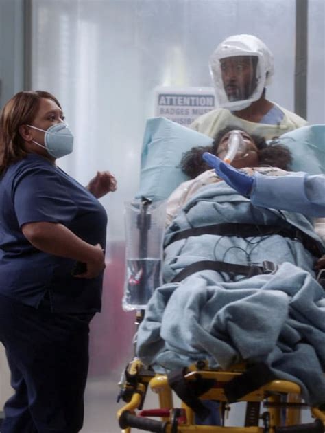 Maggie is preoccupied with winston while trying to treat a patient wounded in the seattle protests. Grey's Anatomy Season 17 Episode 5 Review: Fight the Power ...