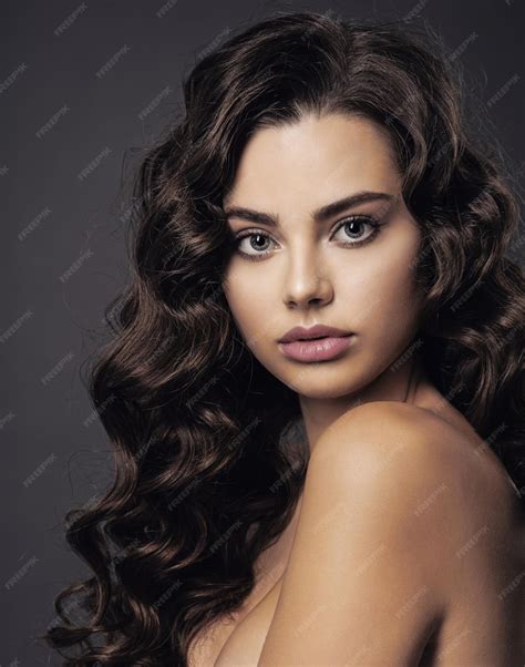 Free Photo Beautiful Young Woman With Long Curly Brown Hair And Smoky Eye Makeup Sexy And