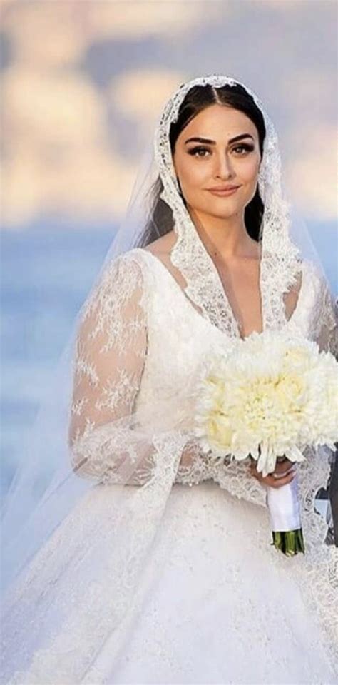 Pin By Rabiyazahid On Turkish Beauty Esra Bilgic Wedding Turkish Women Beautiful Esra Bilgic