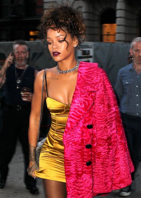 Pin By Hayley On X Rihanna Looks Rihanna Style Rihanna Outfits