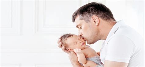 Begini Cara Menggendong Bayi Terbaik Untuk Dapat Ikatan Batin Dengan Si
