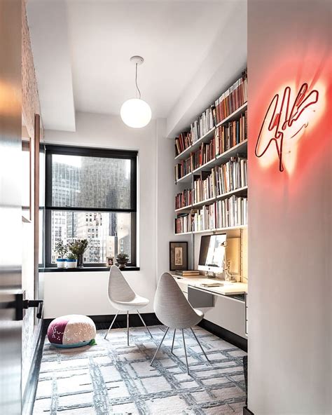 Tak heran di rumah pun mereka membutuhkan ruang khusus untuk mendesain ruang kerjanya sendiri. 8 Desain Ruang Kerja Instagrammable di Rumah versi CASA