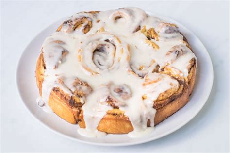 Combine cream cheese, powdered sugar, butter, and vanilla in medium bowl. cinnamon roll icing without powdered sugar