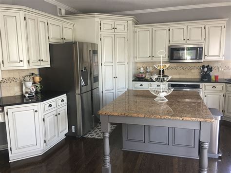 10 White Kitchen Cabinets Black Granite