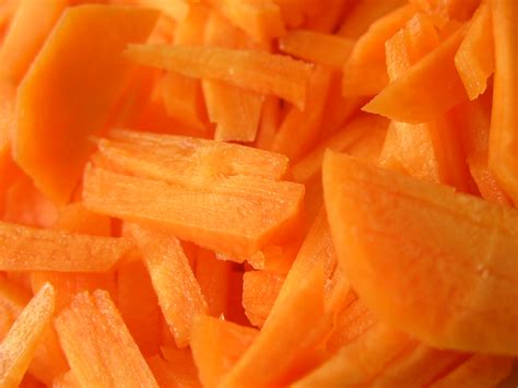 To julienne a carrot, first cut ends off the carrot and peel. File:Carrots Julienne.jpg - Wikimedia Commons