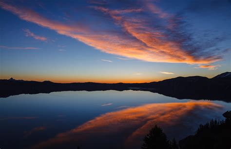 Dawn Clouds And Their Reflection Off Of Crater Lake Or Oc 2560x1600
