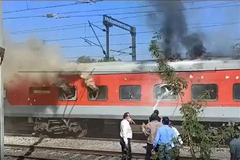 Gandhidham Puri Express Train Catches Fire Near Maharashtras Nandurbar