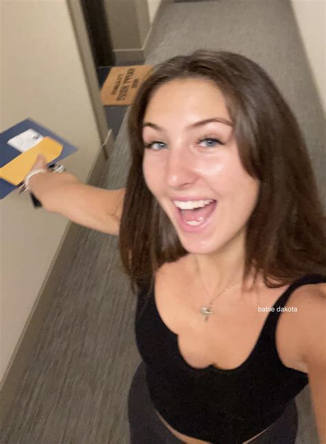 [f19] Selfie I Took Right After Getting The Keys To My First Ever Apartment ’ Selfie