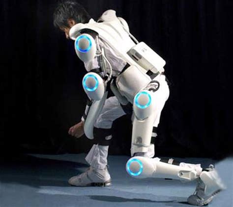 Japanese Firm Develops Robotic Exoskeleton Suit That Helps