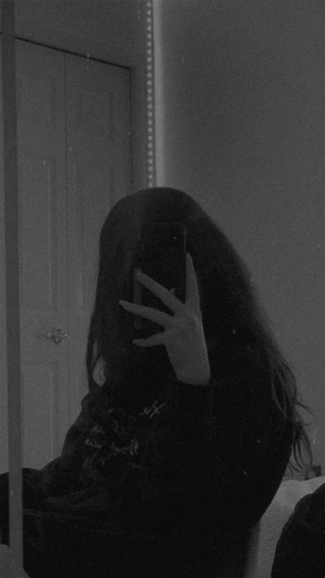 pin by loky mt on s mirror selfie girl blurred aesthetic girl mirror shot girl silhouette in