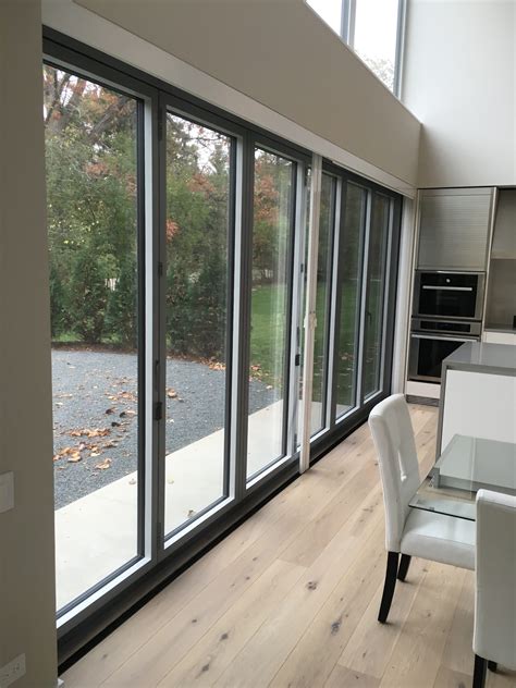 VistaView manual retractable screens for large openings