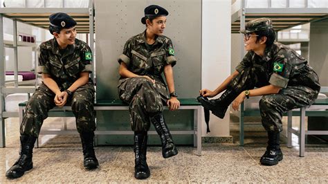 Esta é a fanpage do exército brasileiro no facebook, mais um canal para que a. mulheres 11 - Escola Educação