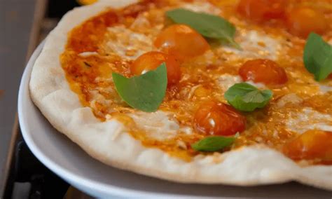 Zelf Pizza Maken Recept Voor Een Pizzabodem Paolo S Foodblog