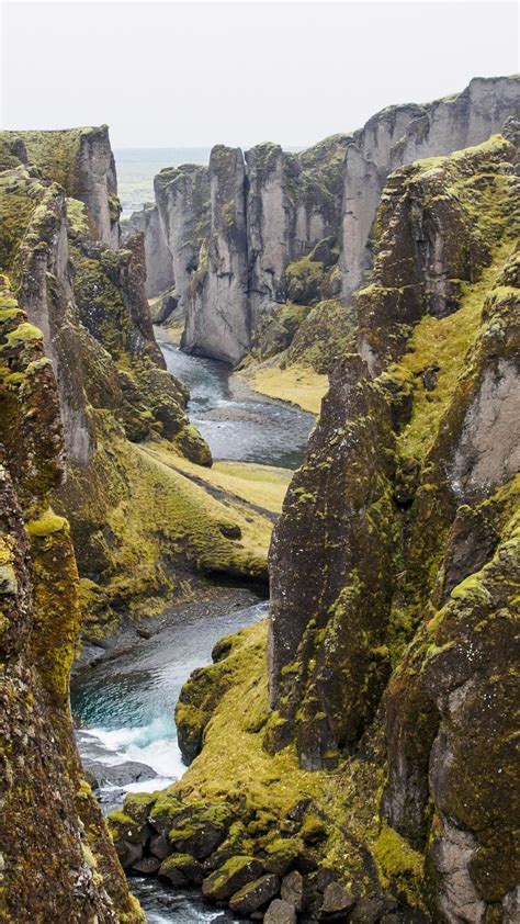 Fjaðrárgljúfur Canyon Iceland Backiee