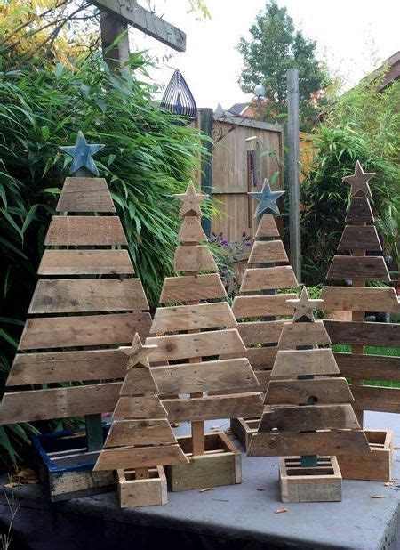 20 Outdoor Pallet Christmas Tree
