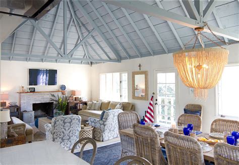Beach Cottage With Beautiful Coastal Interiors Home Bunch Interior