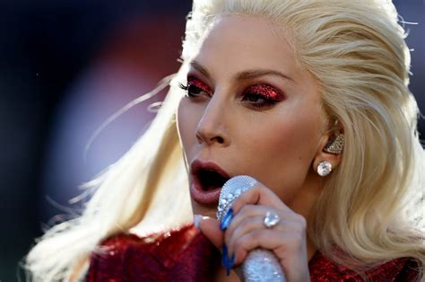 Lady Gagas Hair At Super Bowl 50 Was Bouffant Perfection — Photo