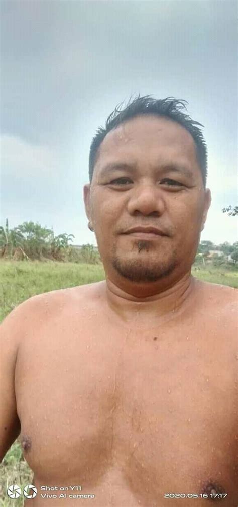 Hot Pinoy Daddy Posts Facebook