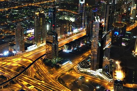 10 Photos Of Dubai At Night From Burj Khalifas At The Top