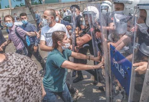 Turkish Police Fire Tear Gas On Pro Kurdish Rally Newspaper DAWN COM