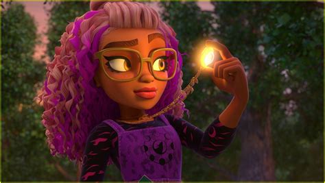 Gabrielle Nevaeh Green Dishes On Voicing Clawdeen In New Monster High Series Exclusive