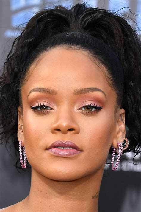 Tres Maquillajes De Ojos Para Mujeres Con Piel Oscura Inspirados En Rihanna
