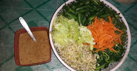 Tata mie kuning yang sudah di masak dengan ketupat (katupek) dan sayur yang sudah di rebus tadi. 2.046 resep pecel sayur enak dan sederhana ala rumahan ...