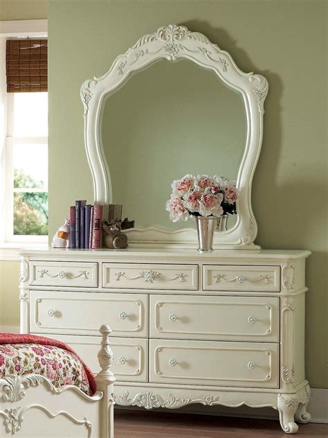 This set from homelegance has an elegant traditional style accentuated with beautiful carved details and floral motif hardware. Cinderella 4 PC Queen Bedroom Set by Home Elegance in Off ...