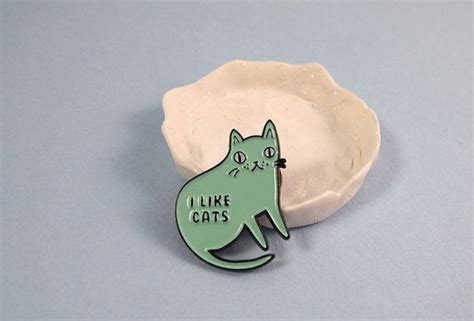 Enamel Cat Pin By Ilikecatsshop Pin Man Pin Create Enamel Lapel Pin