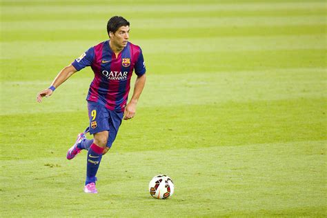 Soy futbolista y juego de delantero. Luis Suarez | Definitive Player Guide | The18