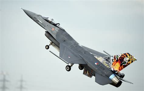 Gallery F 16 Scale Jets • Scale