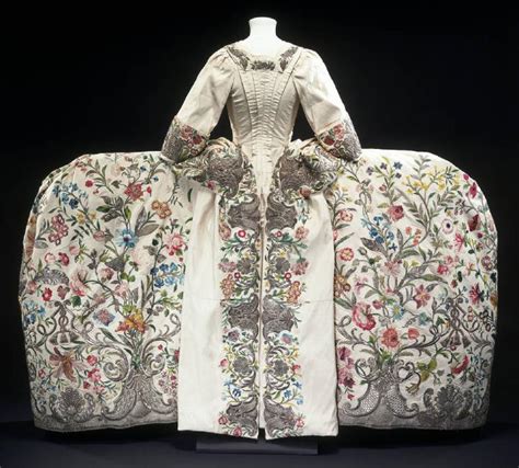 Historical Evolution Of Fashion 18th Century Rococo Fashion Voucherix