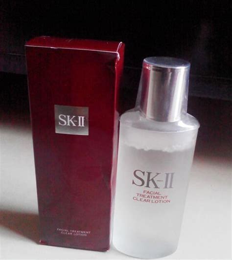 Light and watery, this toning lotion with a mix of aha and pitera exfoliates dead skin cells and impurities. SK-II Facial Treatment Clear Lotion Review