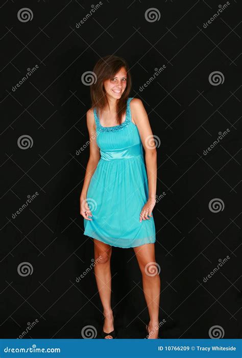 recht jugendlich im blauen kleid stockbild bild von weiblich jugendlich 10766209