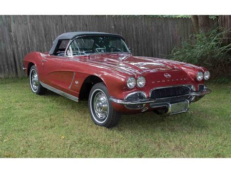 This 1962 chevrolet corvette is a beauty with its blue over black with a white convertible top color combo. 1962 Chevrolet Corvette for Sale | ClassicCars.com | CC-897705