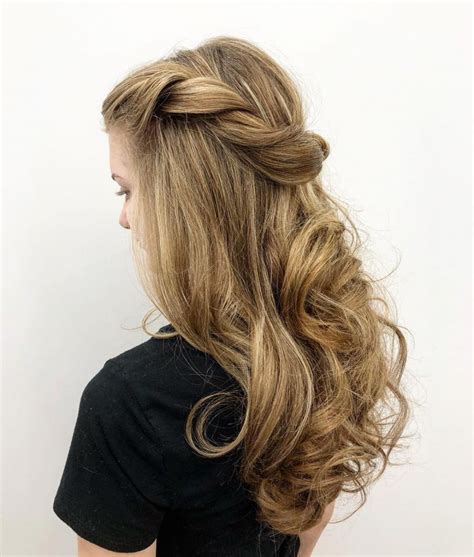 28 Super Easy Prom Hairstyles To Try