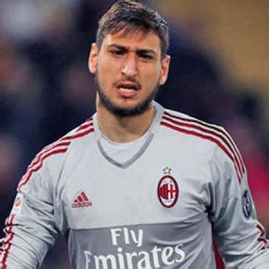 Donnarumma's salary demands 12 million euros per season in negotiations to extend the contract the gianluigi donnarumma earns £184,000 per week, £9,568,000 per year playing for milan as a gk. Gianluigi Donnarumma | Bio-salary,net worth,married,affair ...