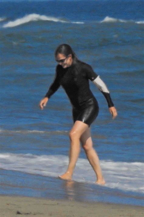 Jennifer Garner Slips Into A Wet Suit For A Swim In Malibu 07 Gotceleb