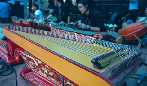 Alat musik yang asal bunyinya berasal dari bahan dasarnya atau disebut ideofon. Etnis.id - Ragam Instrumen Musik 'Urang Sunda'
